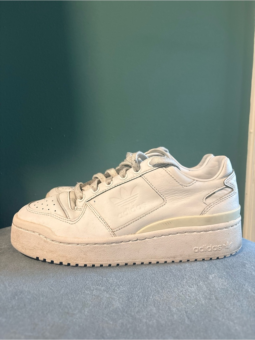 Adidas White Leather Low Top Womens size 7.5